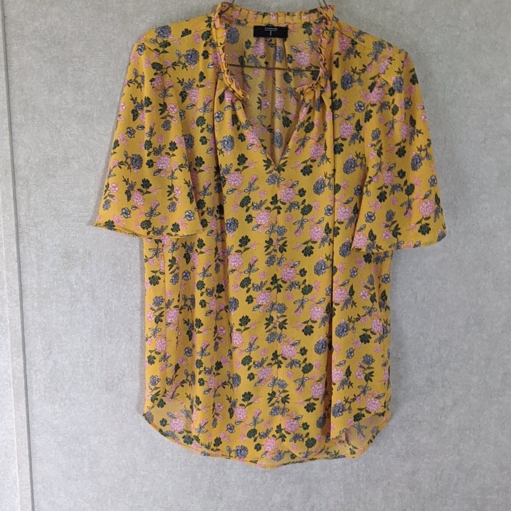 Tahari bluse